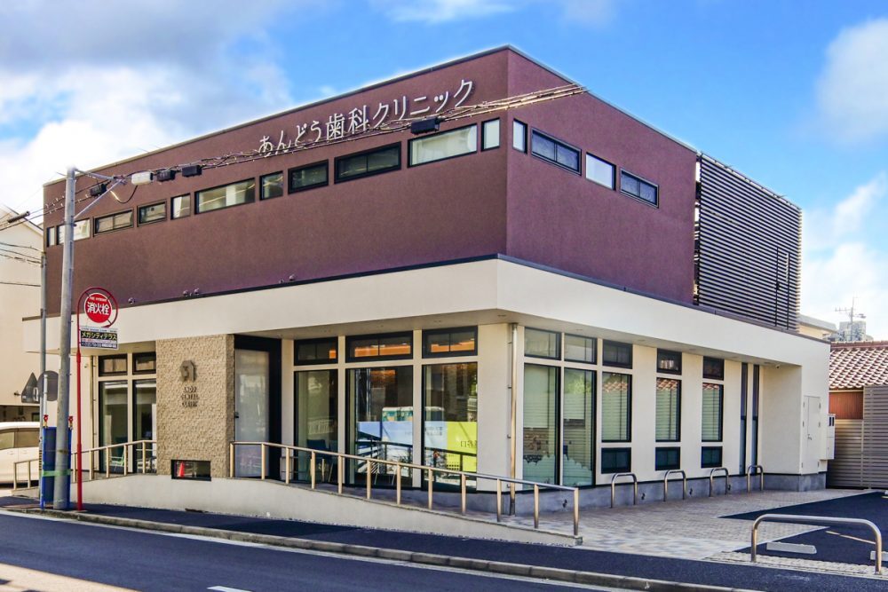 名古屋市　自然石の複雑な色合いが高級感を演出するクリニック