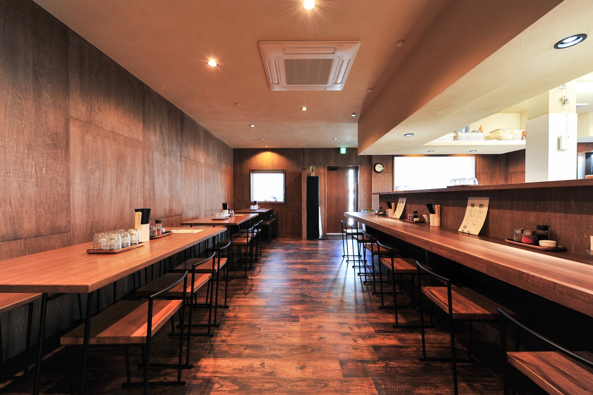 各務原市　バーのようなラーメン屋